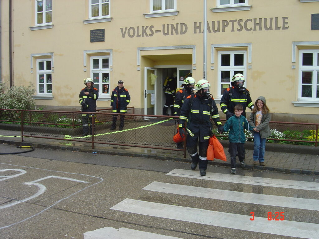 Einsatzübung in der Schule Großkrut