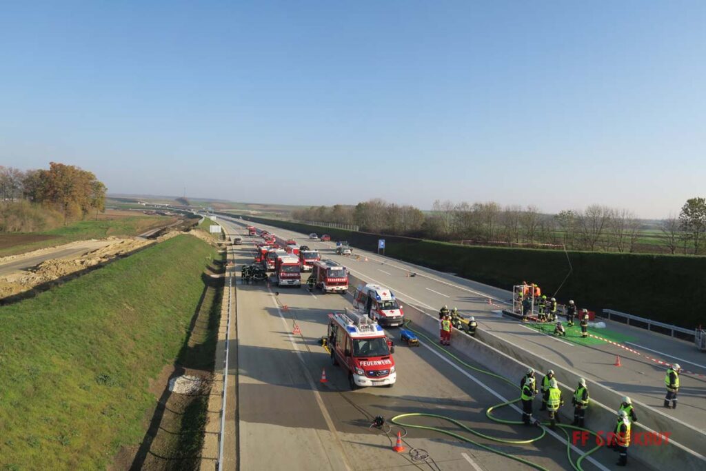 4.11.2017 Schadstoff Viertelsübung auf der A5, Anschlussstelle Großkrut