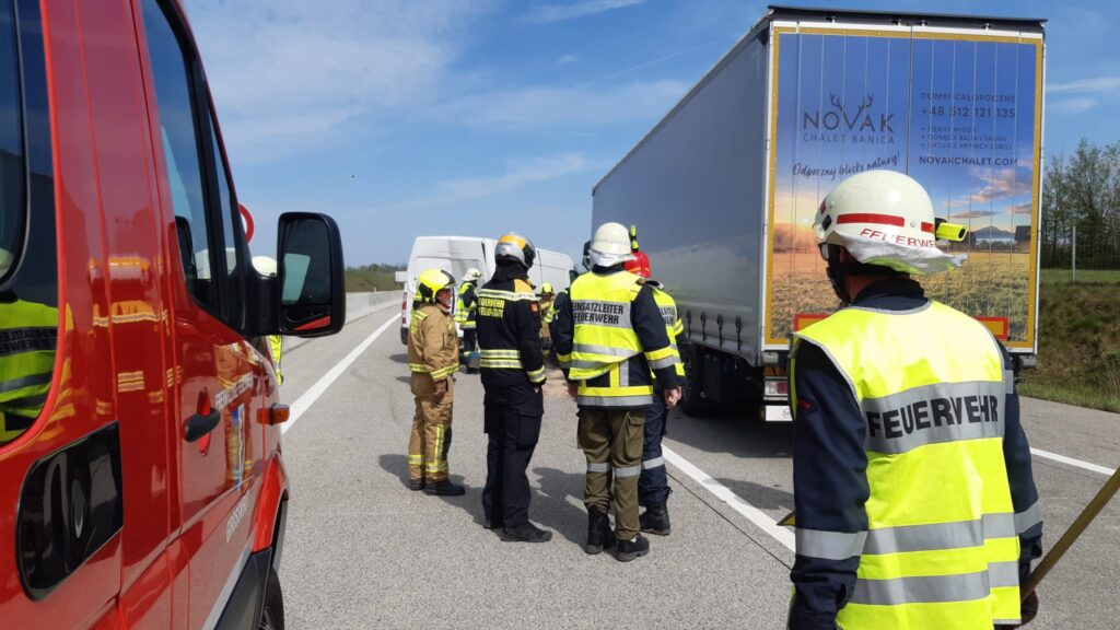 Verkehrsunfall mit mehreren Fahrzeugen – 2023-04-28